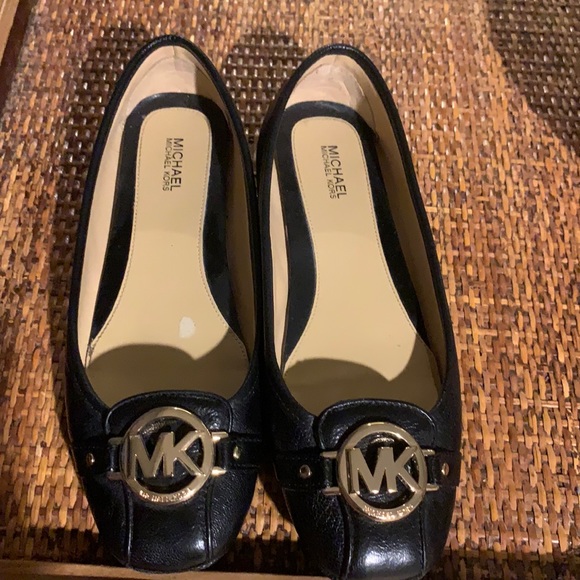 Michael Kors Shoes - Michael kors flats 🥿